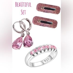 💖3-$50 Jewelry Set
Earrings, Ring size 7 & Matching Barrettes Set
Brand New